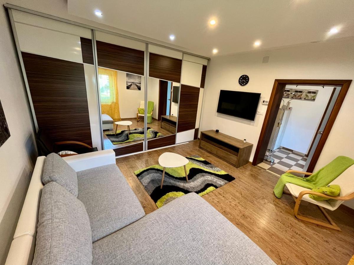 Rabbit Apartman Mosonmagyarovar Exterior photo